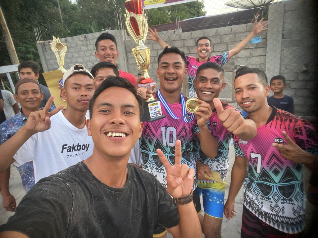 Pemuda Kampung Lampahan berhasil mendapatkan peringkat satu dalam open turnamen volly ball 2021